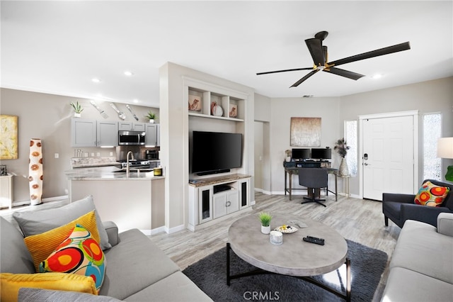 living room featuring light wood-style floors, ceiling fan, baseboards, and recessed lighting