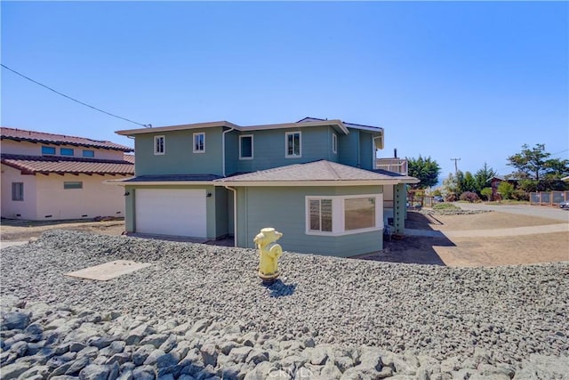 view of front property featuring a garage