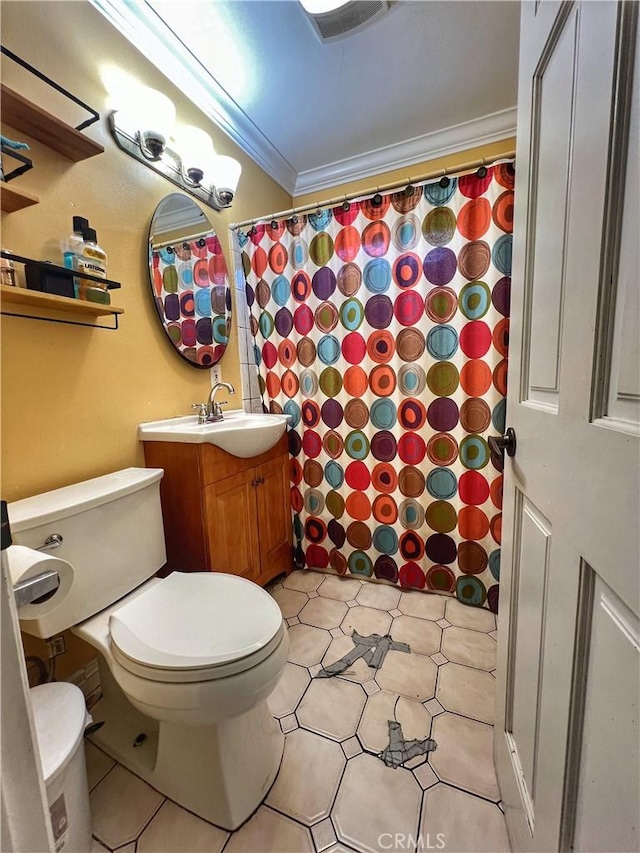 bathroom featuring curtained shower, crown molding, vanity, and toilet