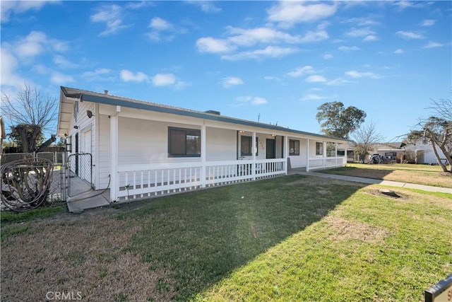 view of front of home featuring a front yard