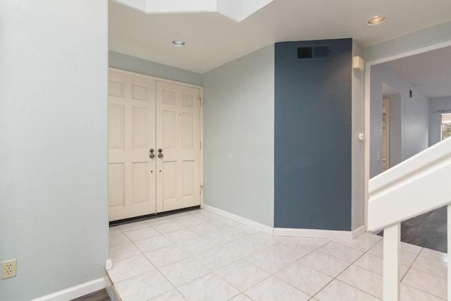 foyer with light tile patterned flooring, recessed lighting, baseboards, a skylight, and visible vents