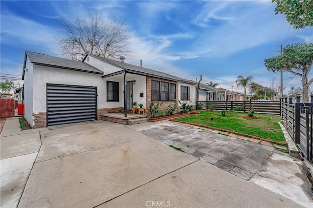 view of front facade featuring a garage and a front lawn