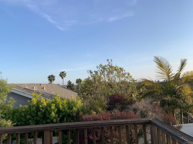 4217 Beach Bluff Rd, Carlsbad, CA 92008 - wooden deck featuring fence