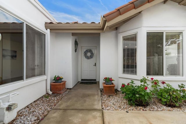 entrance to property featuring a patio area