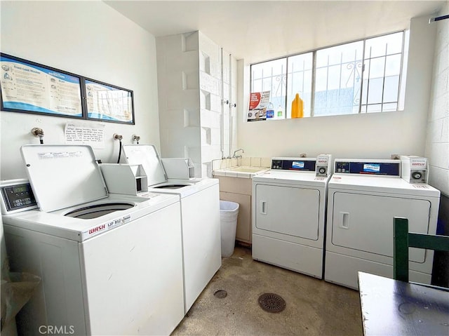 common laundry area featuring a sink and washing machine and dryer