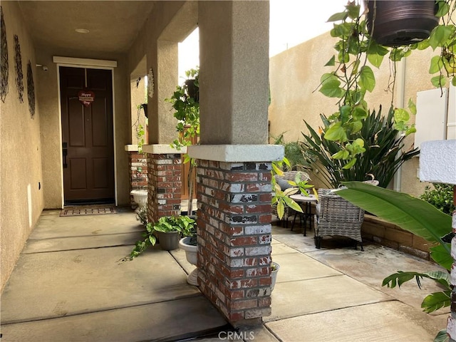 property entrance featuring covered porch