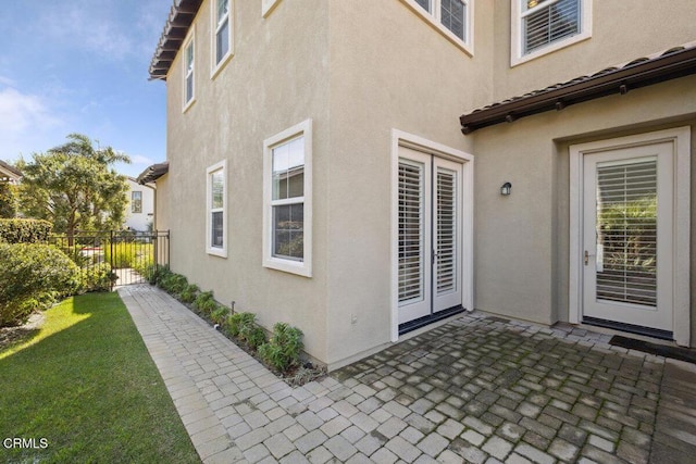 entrance to property featuring a patio