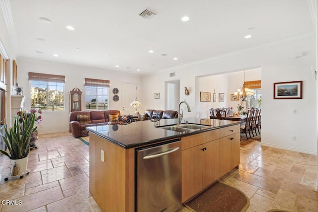 kitchen featuring sink, a kitchen island with sink, stainless steel dishwasher, crown molding, and an inviting chandelier