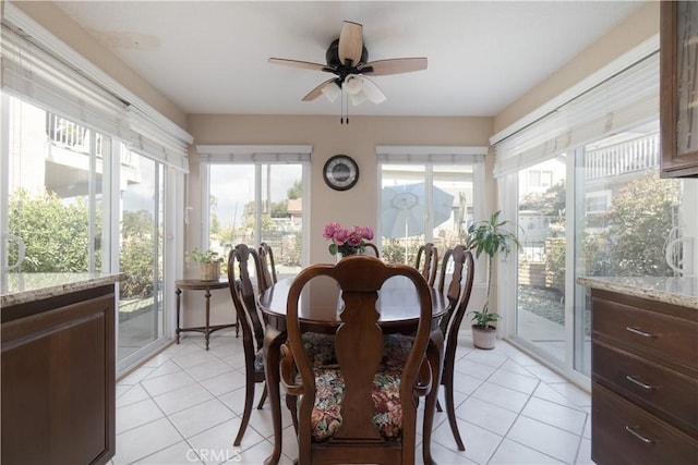 sunroom with ceiling fan