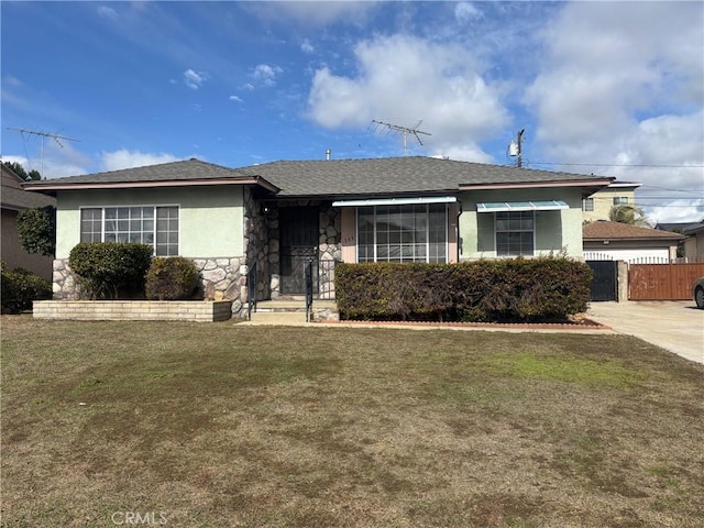 ranch-style home with a front lawn