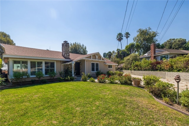 single story home with a front lawn