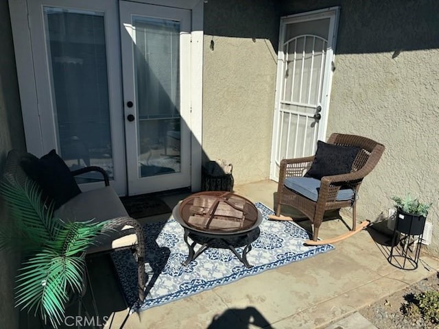 view of patio with an outdoor fire pit