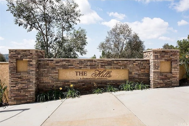 view of community / neighborhood sign