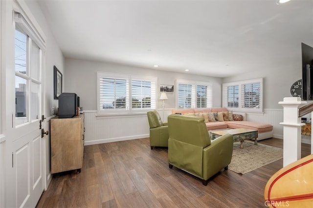 living room with recessed lighting, wainscoting, and wood finished floors