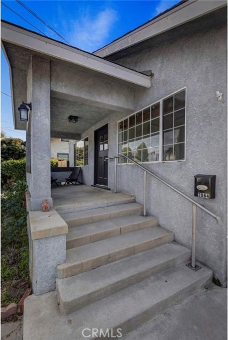 property entrance featuring a porch