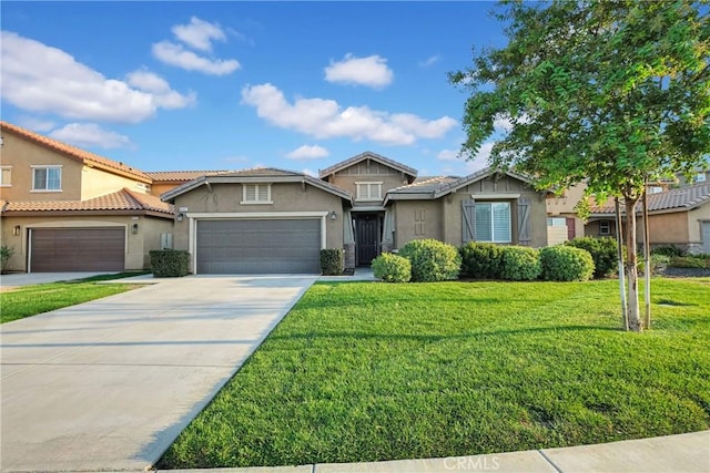 view of front of property featuring a front yard