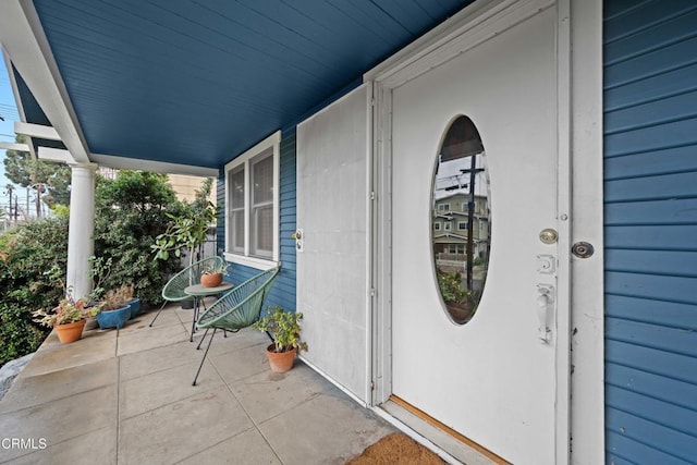 doorway to property with covered porch