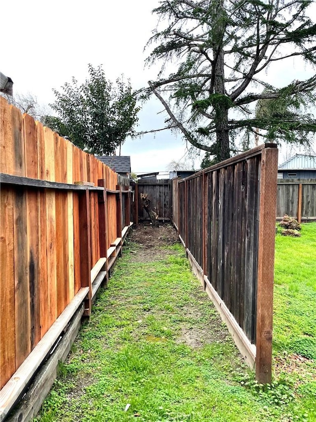 view of yard featuring a fenced backyard