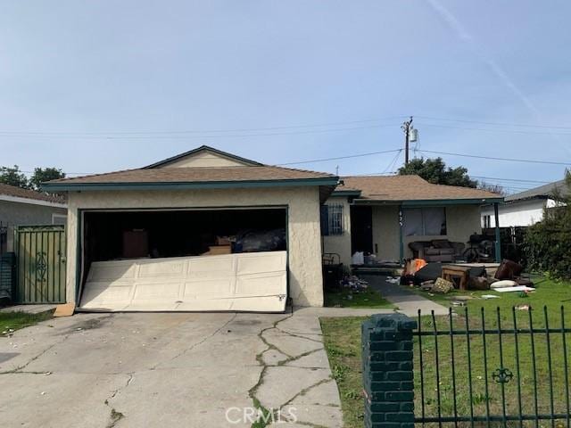 single story home with a front yard