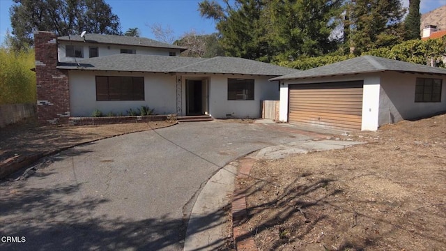 view of front facade featuring a garage