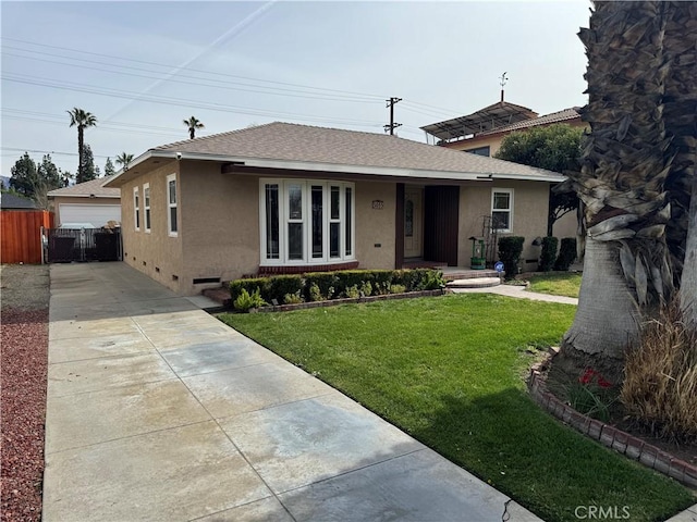 view of front of house with a front lawn