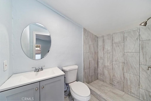 69719 Palm Springs Ave, Mountain Center, CA 92561 - bathroom with a tile shower, toilet, and vanity