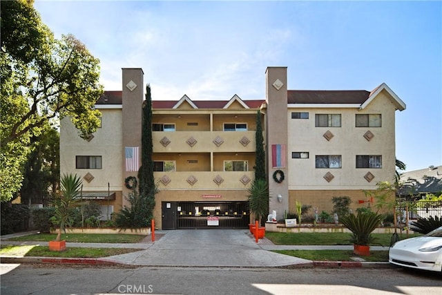 420 W Windsor Rd, Glendale, CA 91204 - view of building exterior featuring concrete driveway