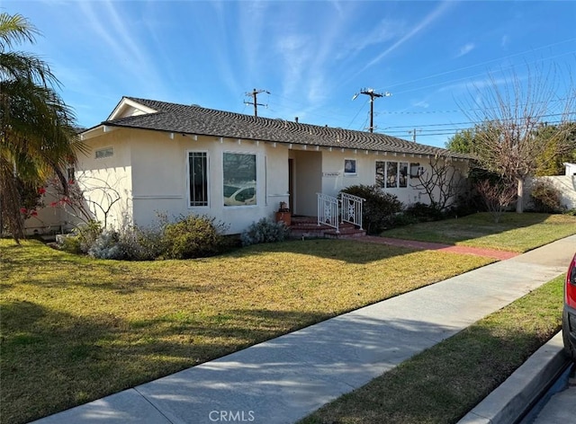 view of front facade with a front lawn