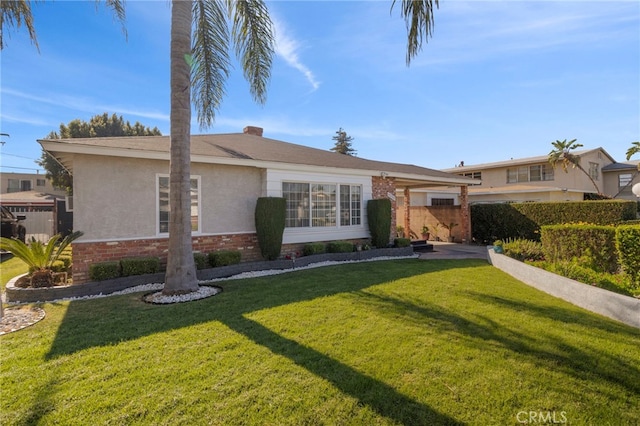 ranch-style house featuring a front yard