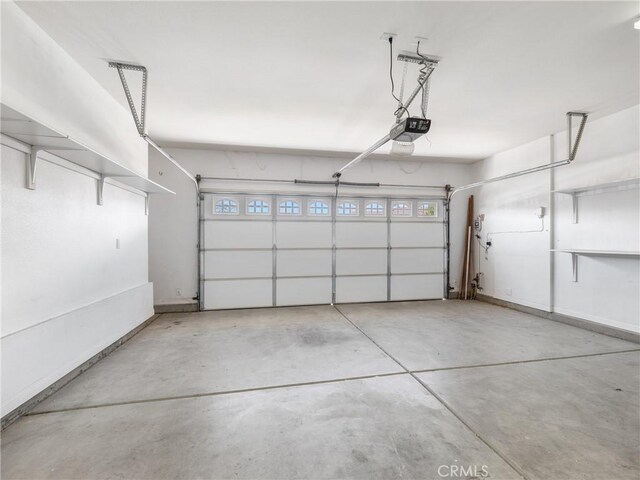 11175 Avonlea Rd, Apple Valley, CA 92308 - garage with a garage door opener