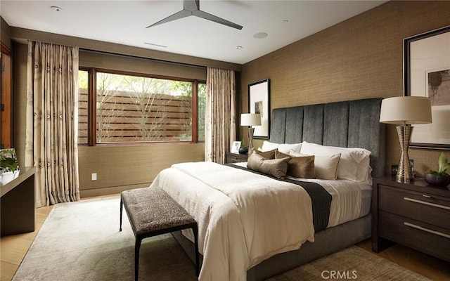 bedroom with ceiling fan