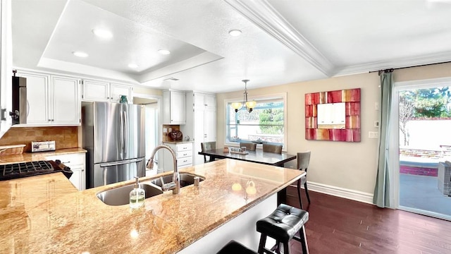 41 Baroness Ln, Laguna Niguel, CA 92677 - kitchen featuring a sink, freestanding refrigerator, dark wood-style flooring, a tray ceiling, and baseboards