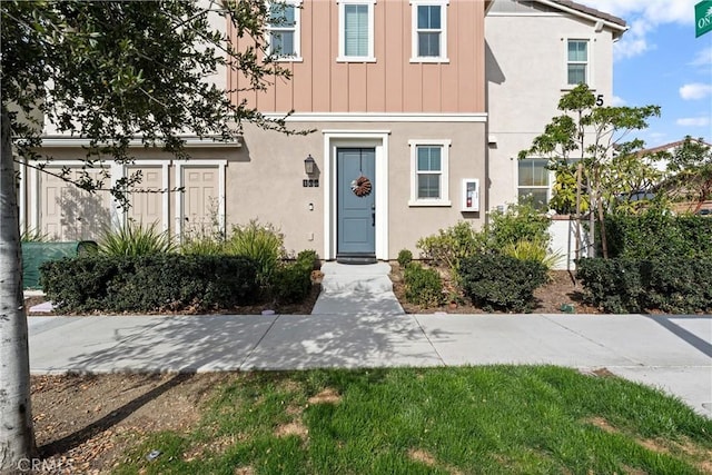 property entrance with stucco siding