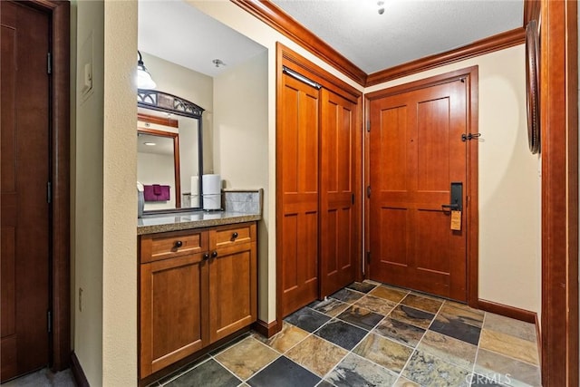 entryway featuring ornamental molding