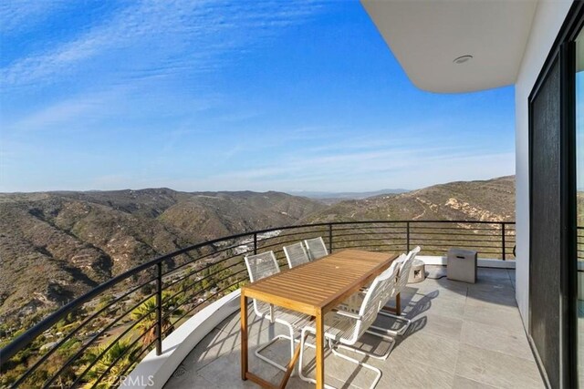 1425 Skyline Dr, Laguna Beach, CA 92651 - balcony featuring a mountain view
