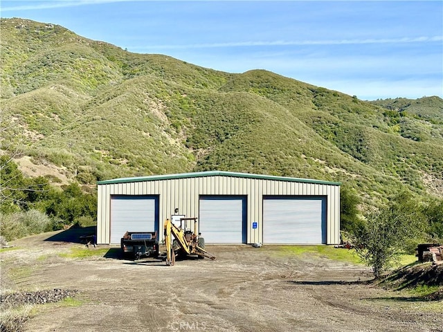 garage featuring a mountain view