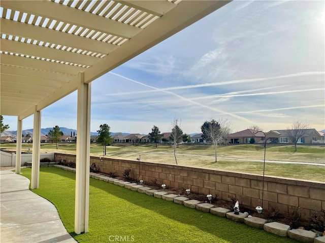 view of yard featuring a pergola