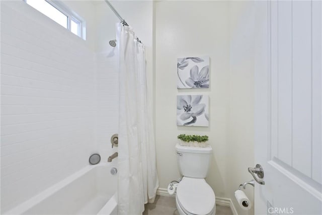 bathroom featuring shower / tub combo with curtain and toilet