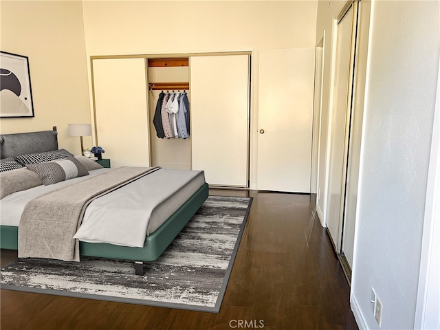 7422UNIT7 Hazeltine Ave Unit 7, Van Nuys, CA 91405 - bedroom featuring dark wood finished floors and baseboards