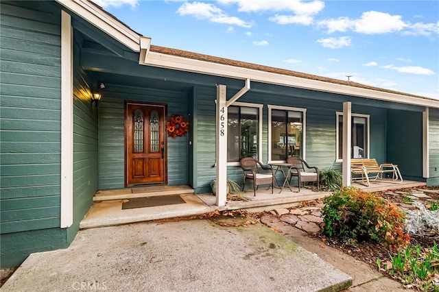 property entrance featuring a porch