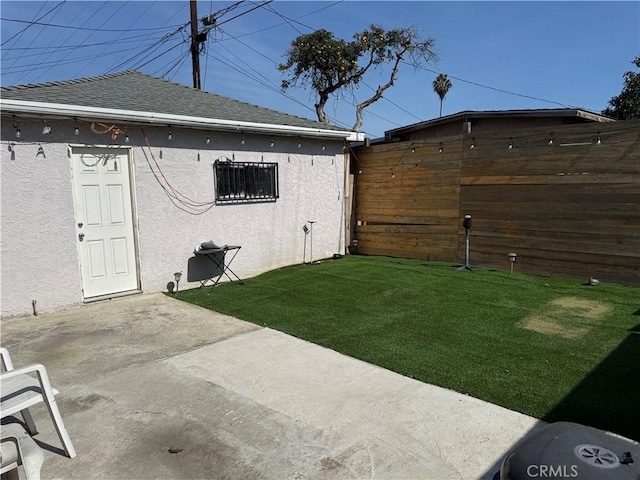 view of yard with a patio area