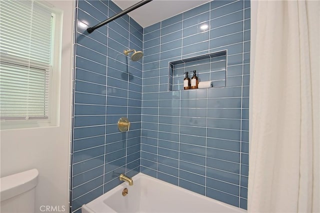 bathroom featuring toilet and shower / bath combo with shower curtain