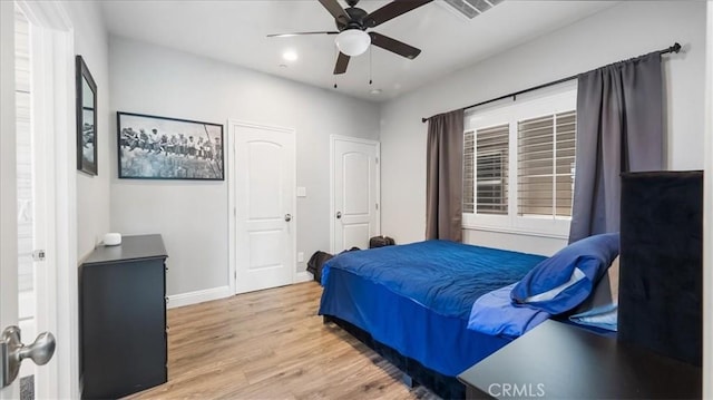 bedroom featuring visible vents, baseboards, a ceiling fan, wood finished floors, and recessed lighting