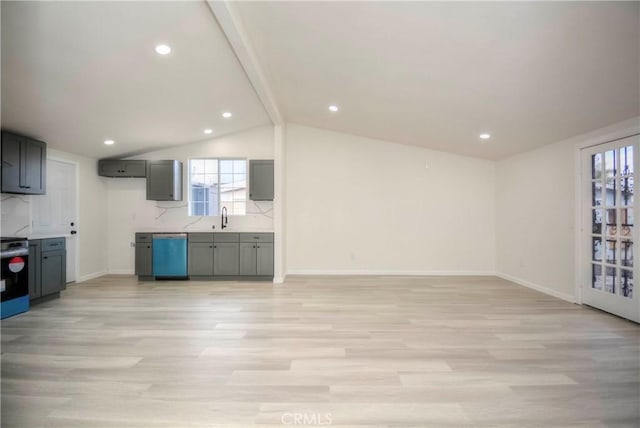 kitchen with sink, vaulted ceiling, light hardwood / wood-style flooring, stainless steel dishwasher, and gray cabinets