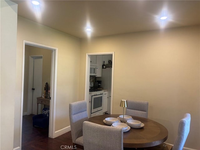 dining room with dark wood-style floors, recessed lighting, and baseboards