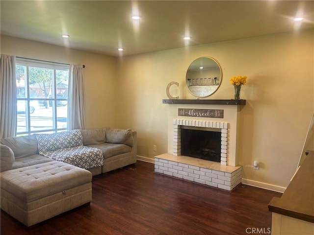 living room featuring recessed lighting, dark wood-style flooring, a fireplace, and baseboards