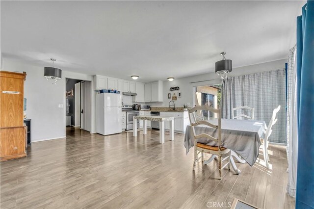 44536 Benald St, Lancaster, CA 93535 - dining area featuring sink and light hardwood / wood-style floors