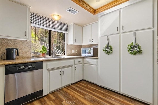 616 Jackson Dr, Paso Robles, CA 93446 - kitchen with stainless steel appliances, crown molding, tasteful backsplash, white cabinets, and dark wood finished floors