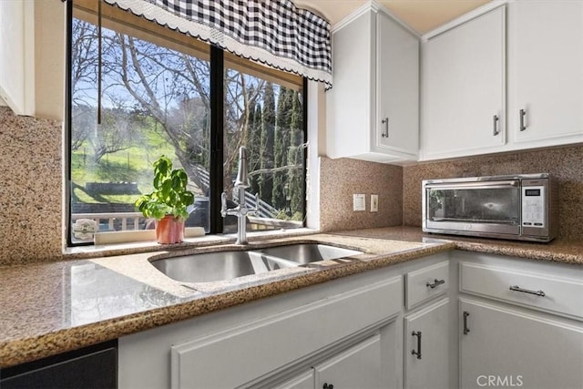 616 Jackson Dr, Paso Robles, CA 93446 - kitchen featuring white cabinetry and backsplash
