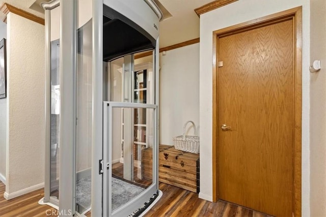 616 Jackson Dr, Paso Robles, CA 93446 - corridor featuring wood finished floors and ornamental molding